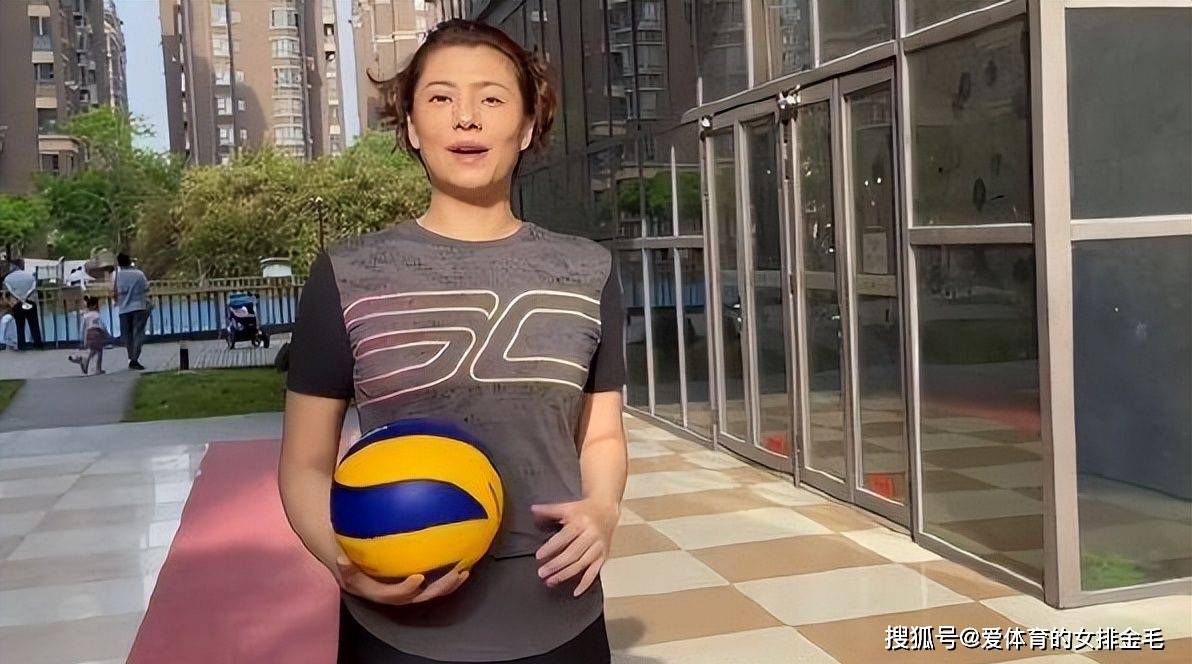不过，反讽的是中国早期的电影却比五四的文艺作品更现代，更接近大众文化，后来的电影工作者，不断受到五四精神的感召，以20世纪3040年代以及80年代的通俗剧为例，这些电影具有文化批评意味，从1982到1988年的观众人数增加比例来看，事实上，通俗剧更能满足城市观众的心理需要，尽管在手法与人物的善恶两极描绘上过分夸张，但是却提供群众一个心理上宣泄的机会，将社会阴暗面及政治问题加以揭露。